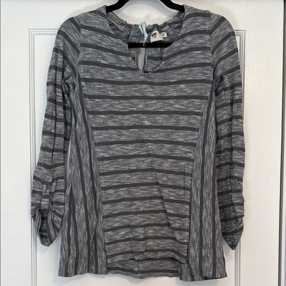 ☀️ Anthropologie Postmark Brand Grey Striped Top